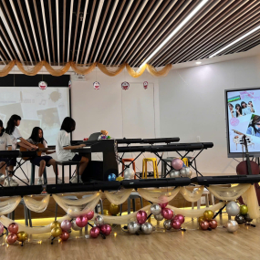 Thi đánh đàn
